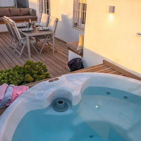 Penthouse, Jacuzzi, Garage For City Cars. Appartement *