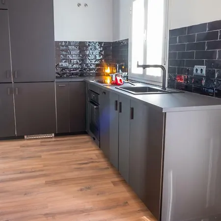 Penthouse, Jacuzzi, Garage For City Cars. Appartement