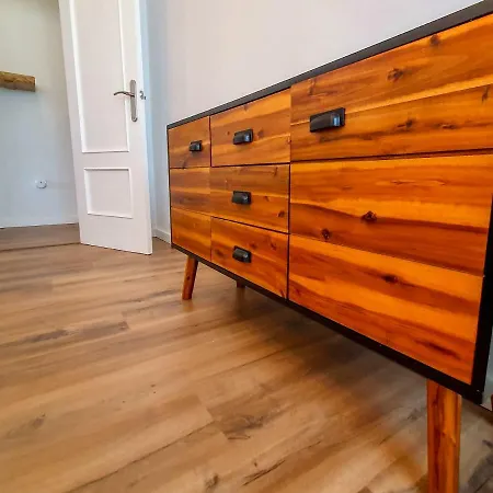 Penthouse, Jacuzzi, Garage For City Cars. Appartement