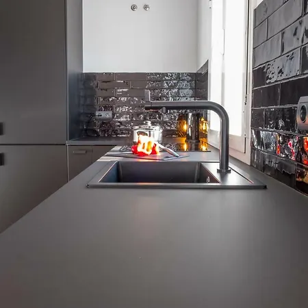 Penthouse, Jacuzzi, Garage For City Cars. *