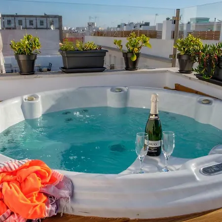 Penthouse, Jacuzzi, Garage For City Cars. Cadix